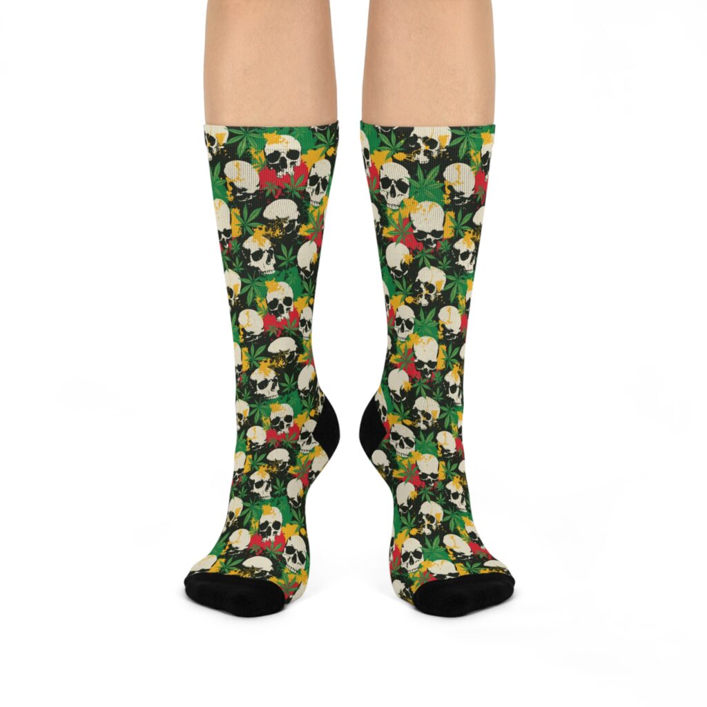 No. 972 - Cannabis Skulls Skull Socks